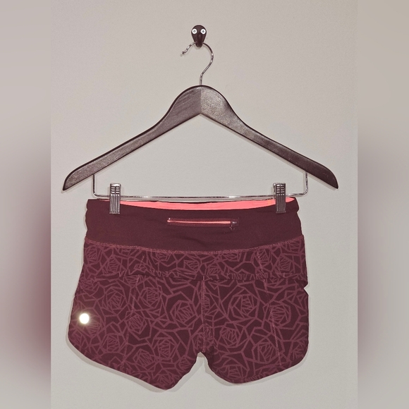 Lululemon Athletica Women’s Running Shorts White Stretch Zip Pocket Size 2 - Picture 3 of 6